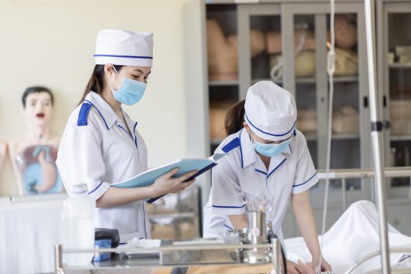 Học viên sau khi tốt nghiệp có thể tự tin làm việc tại các cơ sở y tế, nhà máy dược