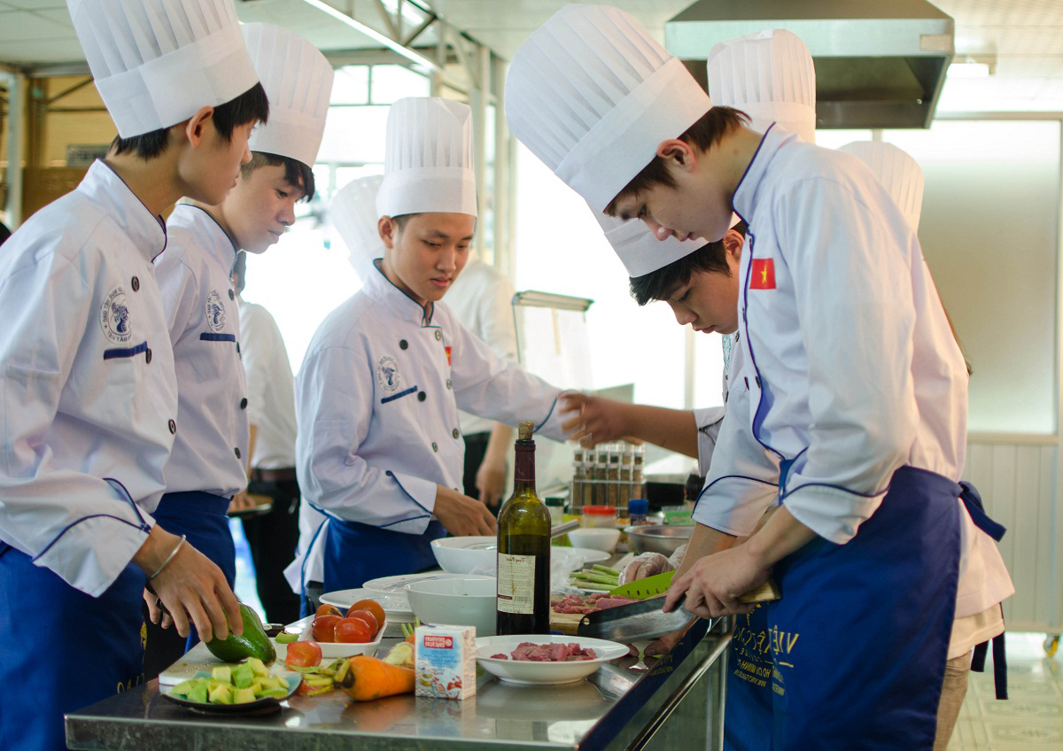 Học trung cấp kỹ thuật chế biến món ăn và cơ hội việc làm