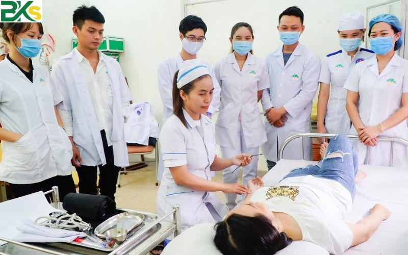 Thông tin xét tuyển Khóa Học Trung Cấp Liên Thông Ngành Y Sĩ Đa Khoa tại BKS