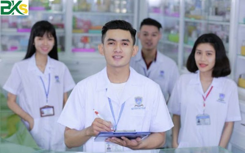 Học nghề dược sĩ hệ vừa học vừa làm ra trường làm gì?