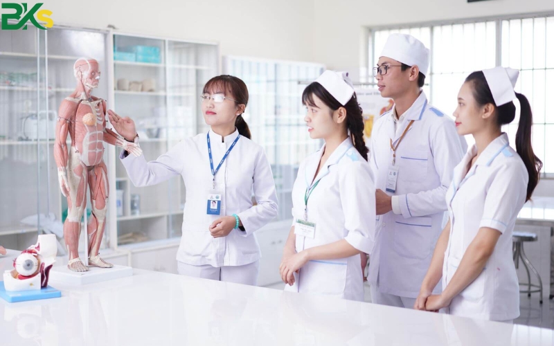 Vì Sao Nên Học Cao Đẳng Y Sĩ Đa Khoa Tại Trường Trung Cấp Công Nghệ Bách Khoa?
