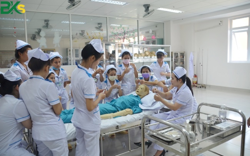 Cơ hội nghề nghiệp sau khi tốt nghiệp Cao đẳng Điều Dưỡng tại Bks
