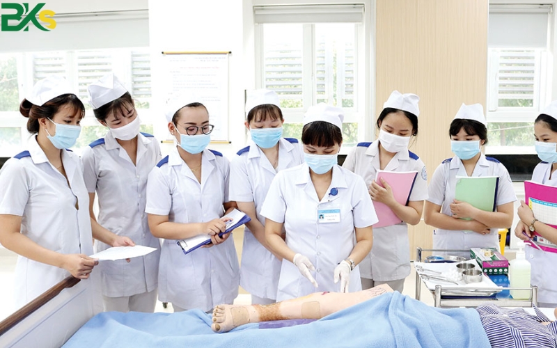 Nên học Cao đẳng Điều dưỡng ở đâu thì tốt nhất?