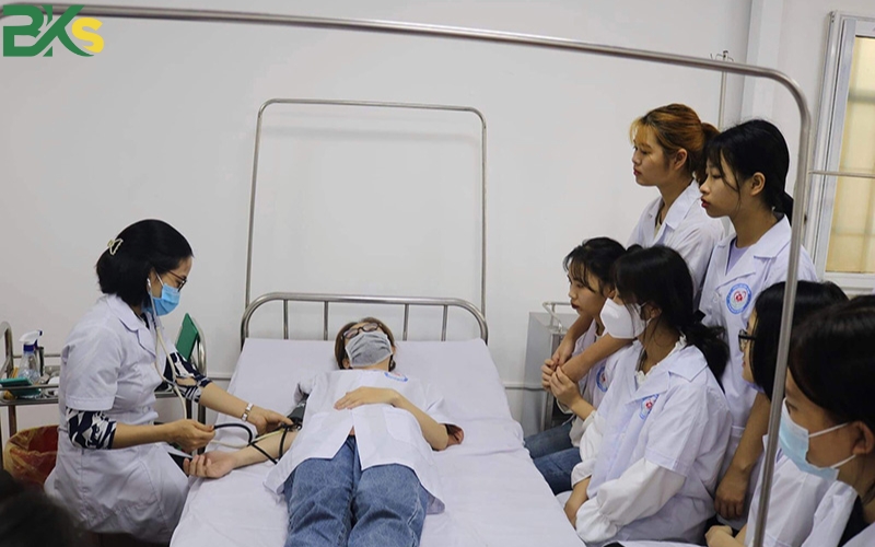 Cơ hội việc làm trung cấp Điều dưỡng sau khi tốt nghiệp? 