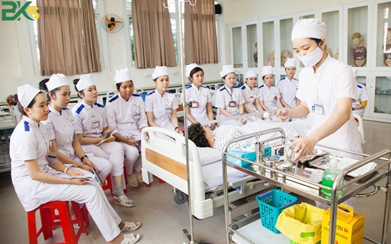 Thông tin xét tuyển văn bằng 2 Cao đẳng Điều dưỡng trường Bks 7 Học Cao đẳng Điều dưỡng là gì?