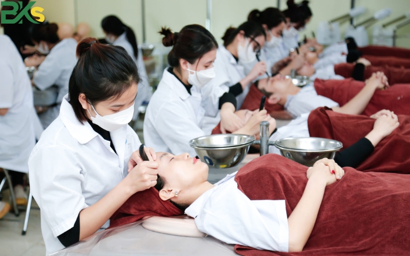 Tuyển sinh Cao đẳng Chăm sóc sắc đẹp, xét tuyển online - nhận bằng chính quy 6 Học xong ra trường làm gì, lương bao nhiêu?