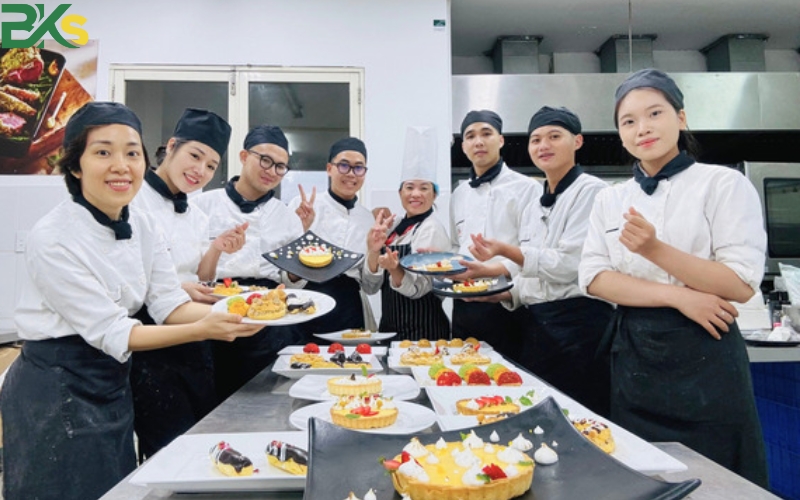 Đăng Ký Học Trung Cấp Kỹ Thuật Chế Biến món ăn mới nhất 2025 4 Thời gian đào tạo và điều kiện xét tuyển như thế nào?