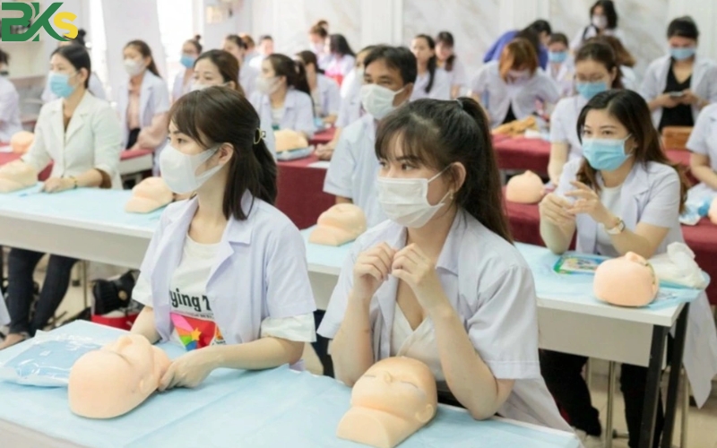 Tuyển sinh Cao đẳng Chăm sóc sắc đẹp, xét tuyển online - nhận bằng chính quy 4 Thời gian học Cao đẳng chăm sóc sắc đẹp bao lâu