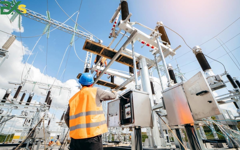 Trường học trung cấp Điện công nghiệp giá rẻ tại TP.HCM? 4 Trung cấp Điện công nghiệp là gì?