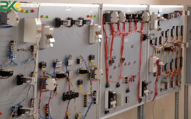 Trường học trung cấp Điện công nghiệp giá rẻ tại TP.HCM? 7 Vì sao nên học Trung cấp Điện công nghiệp tại BKS?