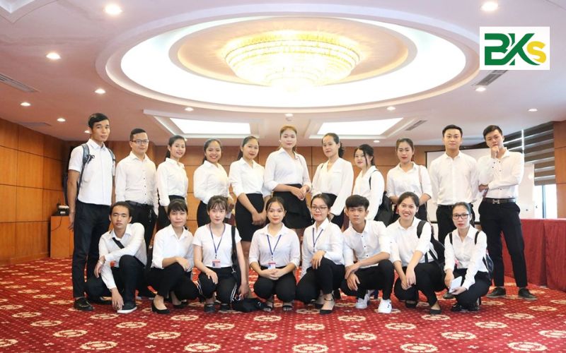 Vì sao nên học Trung cấp Quản trị lữ hành thay vì Đại học? 6 Chương trình học Trung cấp Quản trị lữ hành bám sát thực tế