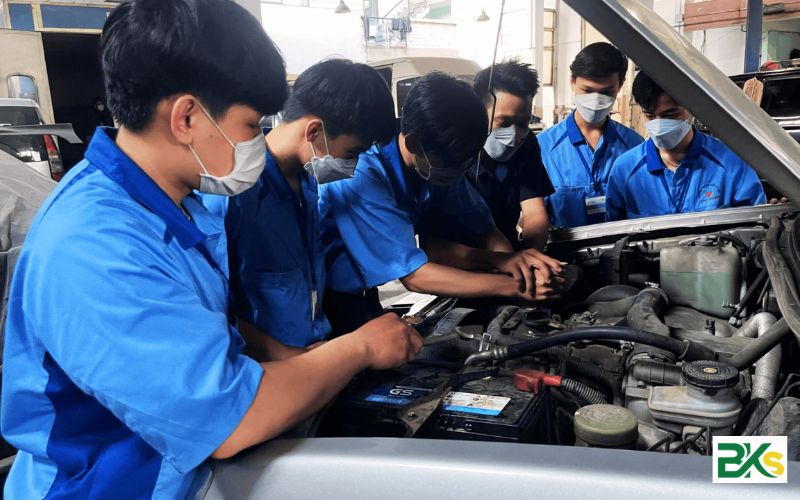 Tuyển sinh Trung cấp Công nghệ ô tô - Học online - Nhận bằng chính quy 3 Học Trung cấp Công nghệ ô tô ra trường làm gì?