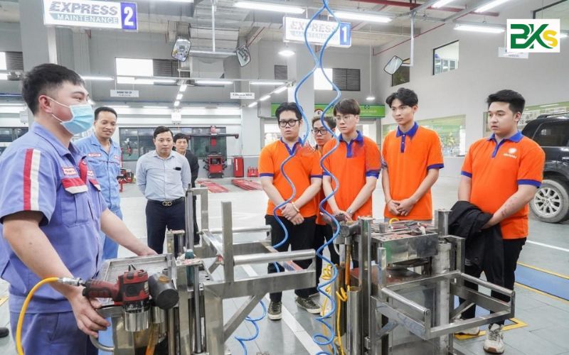 Tuyển sinh Trung cấp Công nghệ ô tô - Học online - Nhận bằng chính quy 5 Mục tiêu đào tạo Trung cấp Công nghệ ô tô