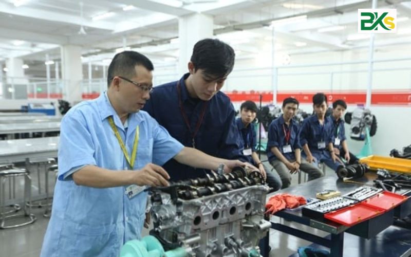 Tuyển sinh Trung cấp Công nghệ ô tô - Học online - Nhận bằng chính quy 2 Trung cấp Công nghệ ô tô
