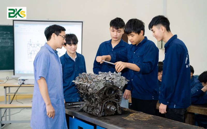 Tuyển sinh Trung cấp Công nghệ ô tô - Học online - Nhận bằng chính quy 4 Vì sao nên chọn học Trung cấp Công nghệ ô tô tại BKS?