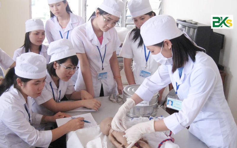 Vì sao nên chọn học Trung cấp Điều dưỡng trực tuyến?