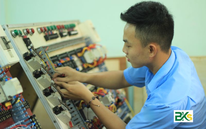 Cao đẳng Điện tử công nghiệp