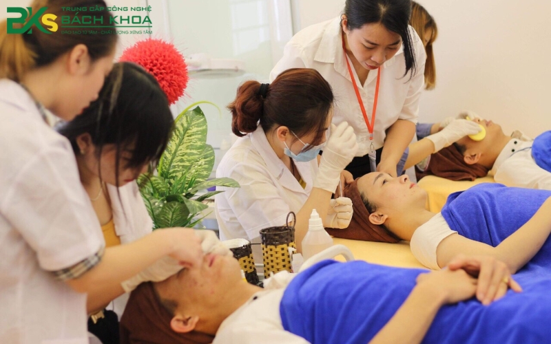 Chương trình đào tạo Trung cấp Chăm sóc sắc đẹp trực tuyến