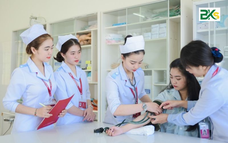 Có bằng Trung cấp ngành Y sĩ đa khoa ra trường làm gì?