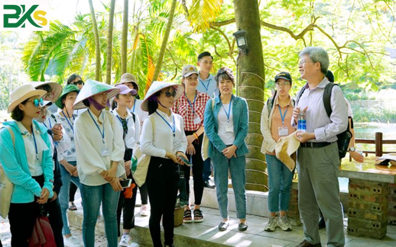 Có bằng Trung cấp nghề Hướng dẫn du lịch ra trường làm gì?