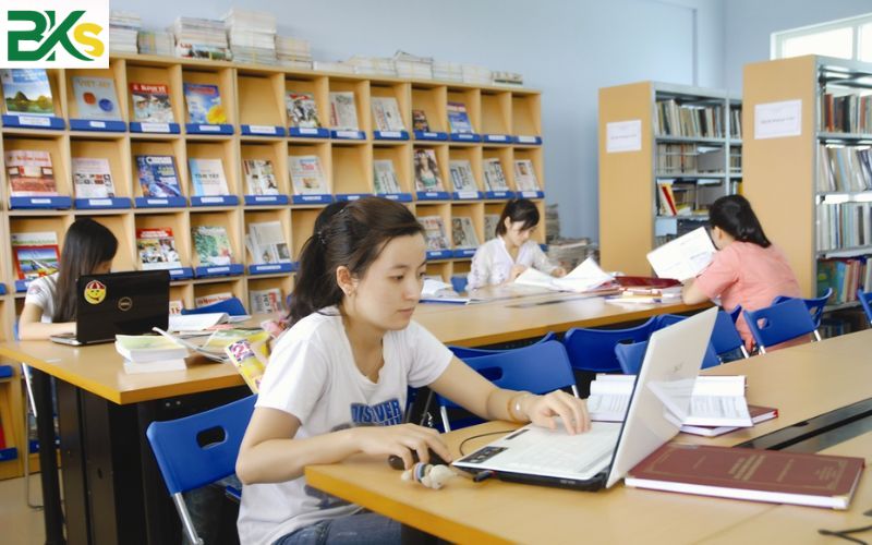 Thông báo tuyển sinh Trung cấp Thư viện thiết bị trường học Chính quy 7 Có bằng Trung cấp Thư viện thiết bị trường học Chính quy ra trường làm gì?