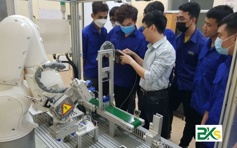 Cơ hội việc làm sau khi tốt nghiệp Cao đẳng Điện tử công nghiệp