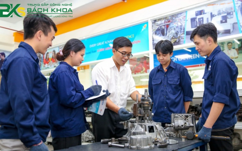 Điều kiện chọn trường học Trung cấp Công nghệ ô tô Từ xa