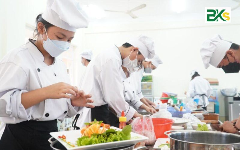 Tại sao nên học Trung cấp nghề Kỹ thuật chế biến món ăn