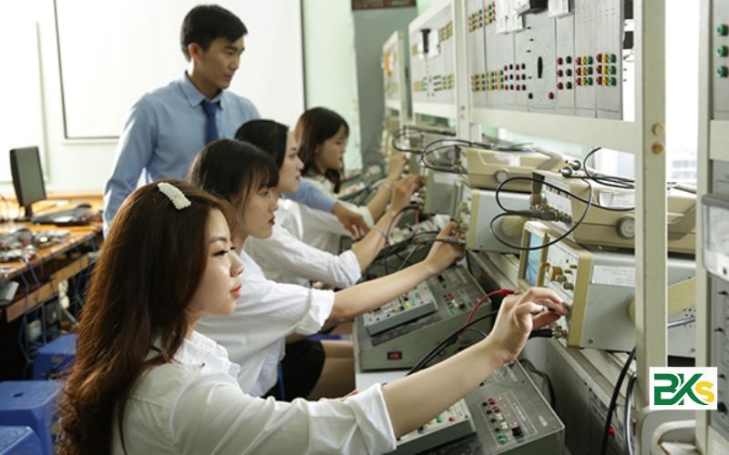 Ưu điểm khi học Cao đẳng Điện tử công nghiệp