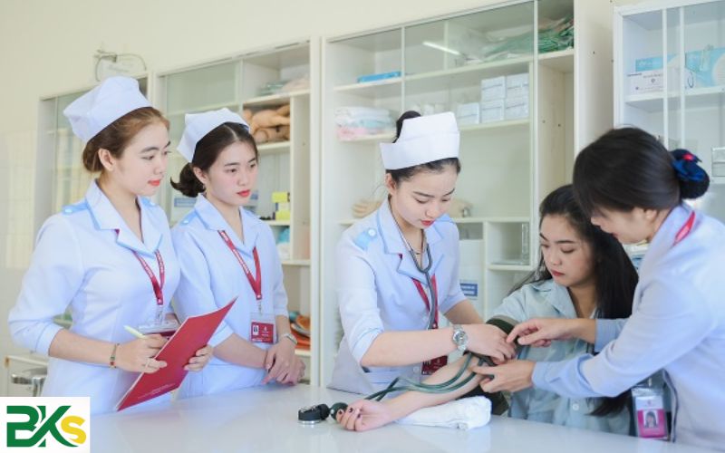 Cơ hội việc làm sau khi tốt nghiệp Trung cấp Y sĩ đa khoa Chính quy