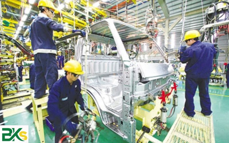 Học phí Trung cấp Công nghệ ô tô bao nhiêu?