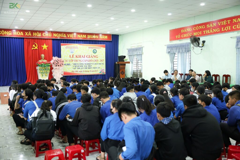 LỄ KHAI GIẢNG LỚP TRUNG CẤP NGHỀ NĂM HỌC 2025–2027 TẠI ĐỨC PHỔ - QUẢNG NGÃI 6 LỄ KHAI GIẢNG LỚP TRUNG CẤP NGHỀ NĂM HỌC 2025–2027 TẠI ĐỨC PHỔ - QUẢNG NGÃI 5