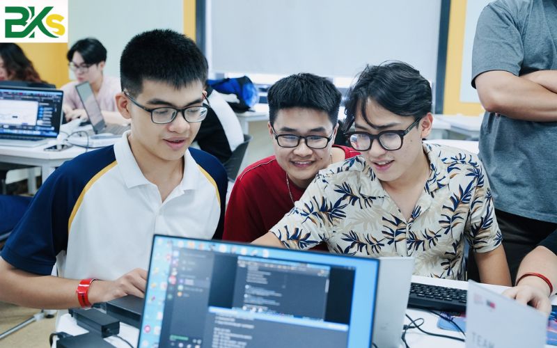 Chương trình Trung cấp Công nghệ thông tin Vừa học vừa làm
