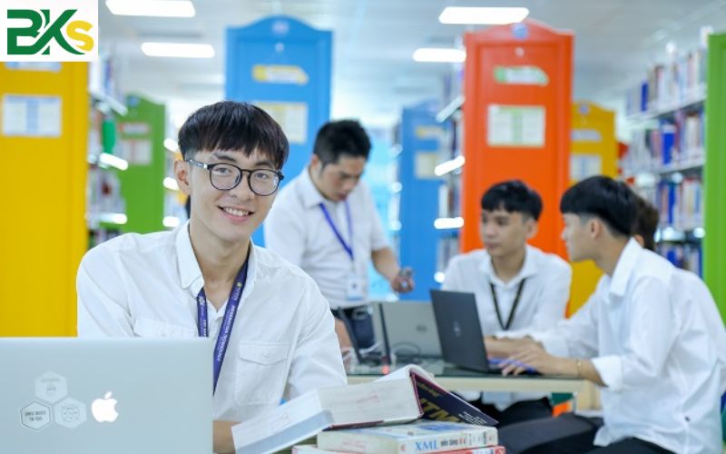Khóa học Trung cấp Công nghệ thông tin từ xa