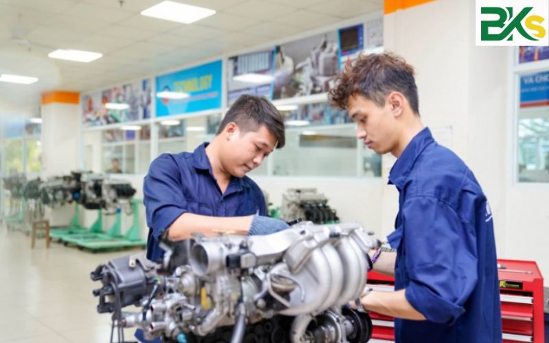 Học Trung cấp Công nghệ ô tô ở đâu uy tín? 5 Tuyển sinh Trung cấp Công nghệ ô tô mới nhất