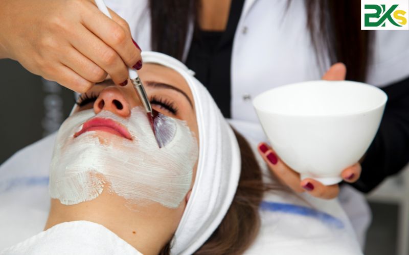 Học phí Trung cấp Chăm sóc sắc đẹp Trực tuyến tại Bách Khoa có cao không?