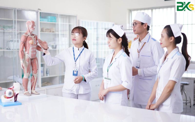 Lợi ích khi học Trung cấp ngành Điều dưỡng tại BKS