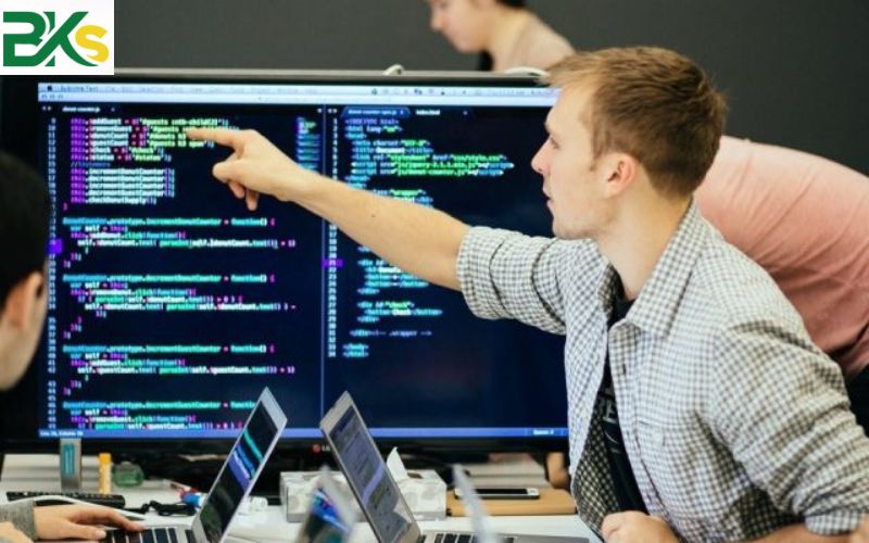 Học Trung cấp ngành Công nghệ thông tin dành cho người đi làm 5 Trung cấp ngành Công nghệ thông tin là gì?