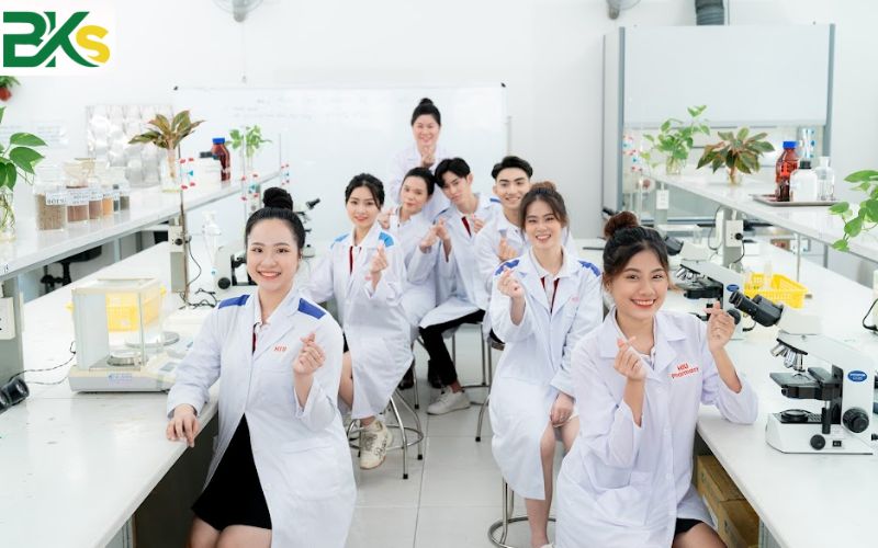 Học Trung cấp ngành Dược dành cho người đi làm 5 Vì sao người đi làm nên chọn học Trung cấp Dược?