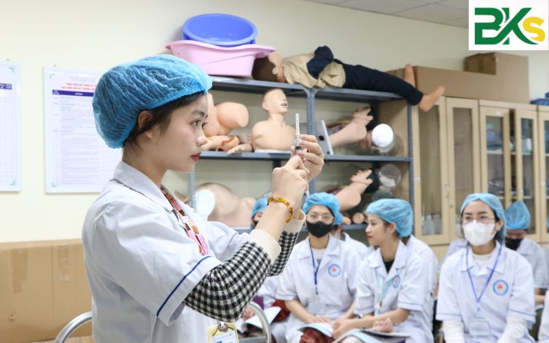 Đăng ký khóa học Trung cấp ngành Y sĩ đa khoa Từ xa dành cho người đi làm 6 Lợi ích khi học Trung cấp ngành Y sĩ đa khoa Từ xa