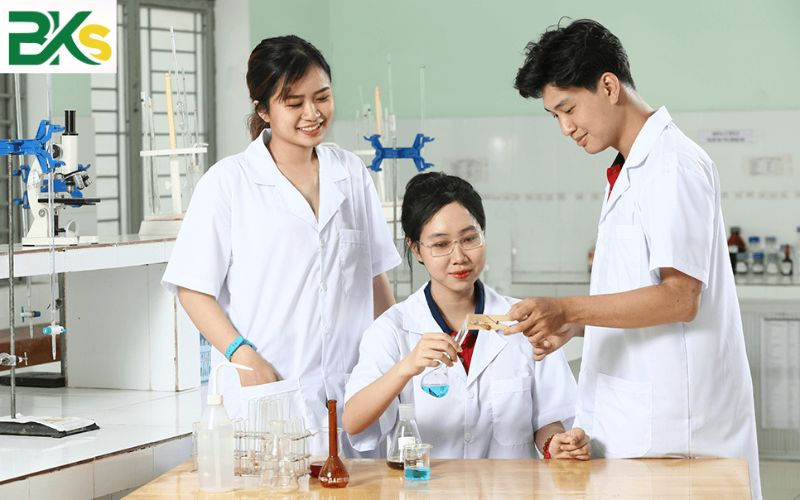 Học Trung cấp ngành Dược Cấp tốc