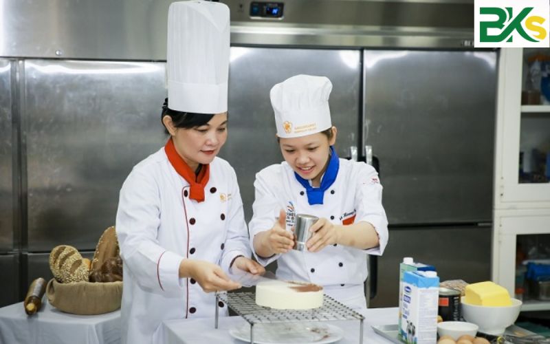Học Trung cấp online ngành Kỹ thuật chế biến món ăn cho người đi làm 6 Học Trung cấp online ngành Kỹ thuật chế biến món ăn cho người đi làm học những gì?