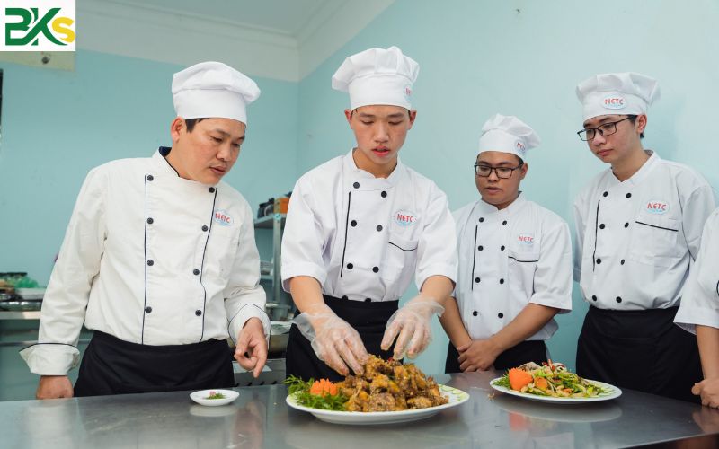 Học Trung cấp online ngành Kỹ thuật chế biến món ăn cho người đi làm 7 Nội dung đào tạo Trung cấp Kỹ thuật chế biến món ăn online