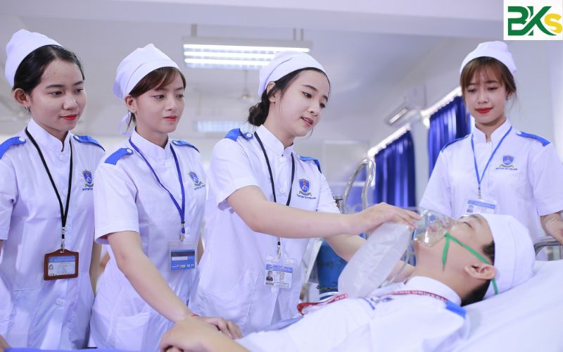 Tại sao nên học Trung cấp ngành Điều dưỡng cấp tốc tại Trường Trung Cấp Công Nghệ Bách Khoa?