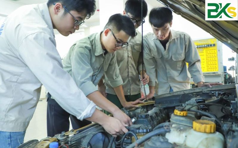 Cao đẳng Ô tô là học cái gì mà nhiều người chọn vậy?