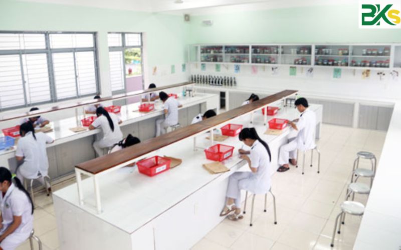 Kiến thức và kỹ năng học viên được trang bị trong chương trình đào tạo Dược sĩ Trung cấp