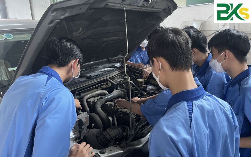 Tuyển sinh Cao đẳng Ô tô Không thi có học được không?