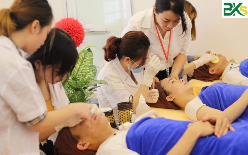 Học Trung cấp ngành Chăm sóc sắc đẹp