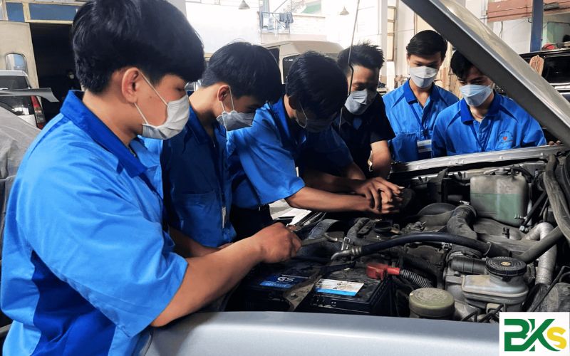 Trung cấp Công nghệ ô tô văn bằng 2 là gì? 