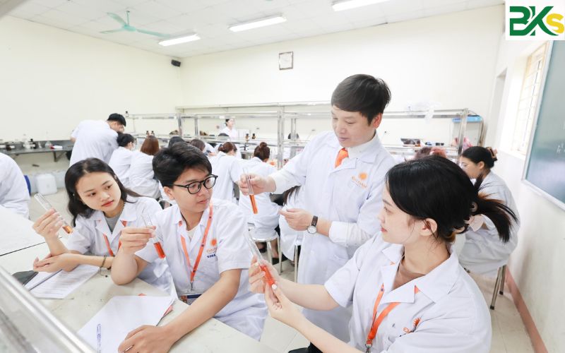 Bằng Cao đẳng Y Dược có giá trị lâu dài không?